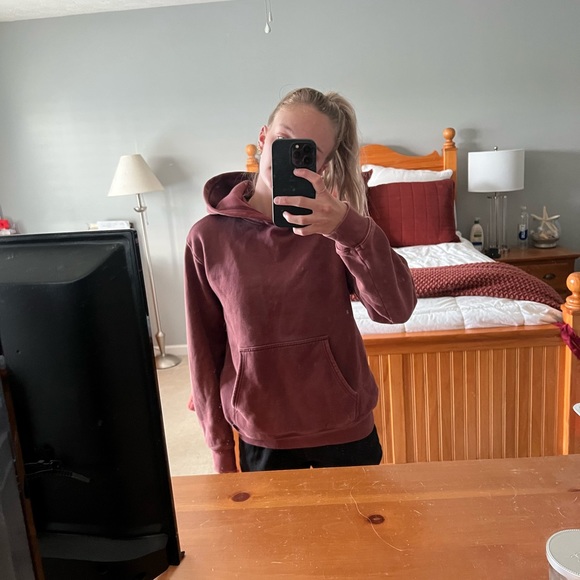 Aritzia TNA xs maroon hoodie - Picture 2 of 2